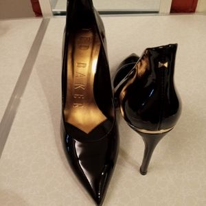 Black heel shoes